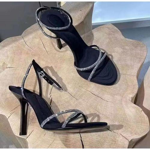 Sandales à talons aigus avec lanieres croisées en strass