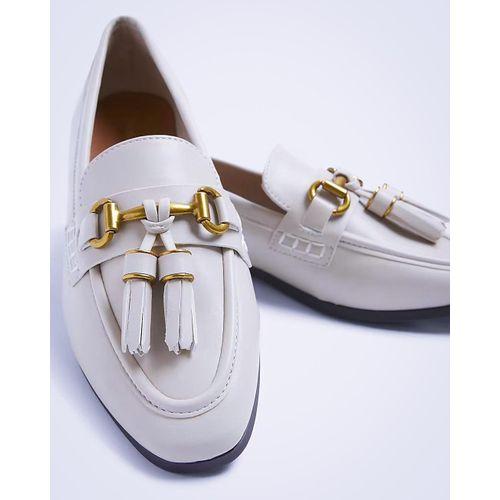 Mocassins à chaîne et pompons crème coupe large Venant de Londres