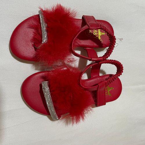KH Nue pieds petite fille