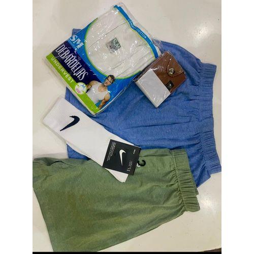 Pack homme composé de 2 caleçons,1 porte monnaie ,1chaussette et 1 sous vêtement
