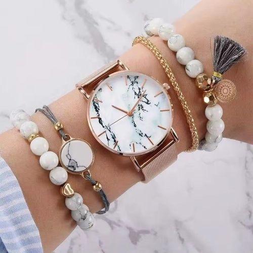 Montre et quatre bracelets