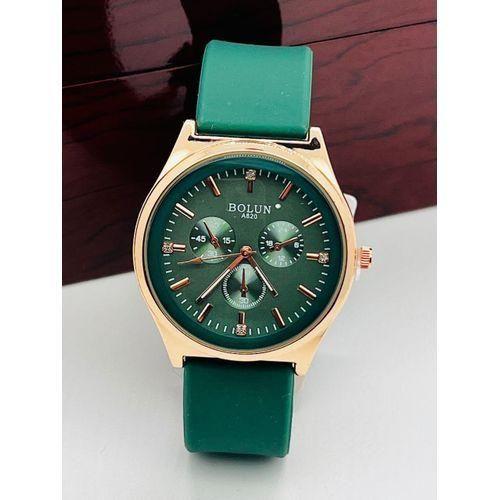 Montre femme vert avec boite à aiguille classe et chic