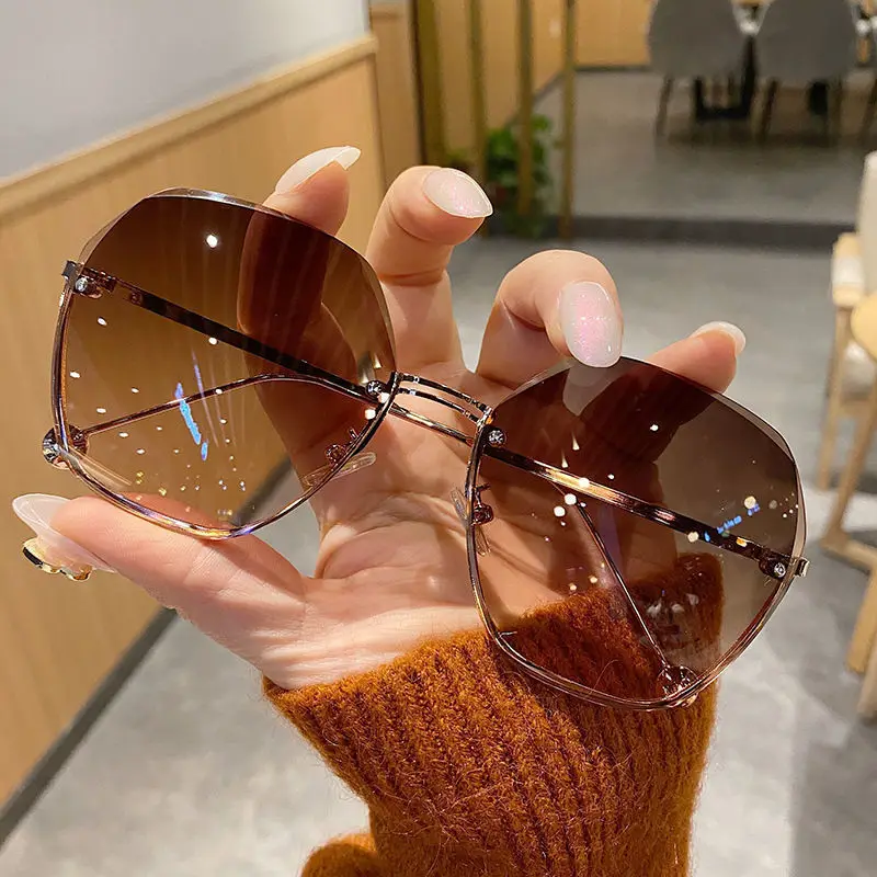 Lunettes de soleil sans bords pour hommes et femmes, à la mode, sans cadre, classiques, petits carrés, pour voyage d'été