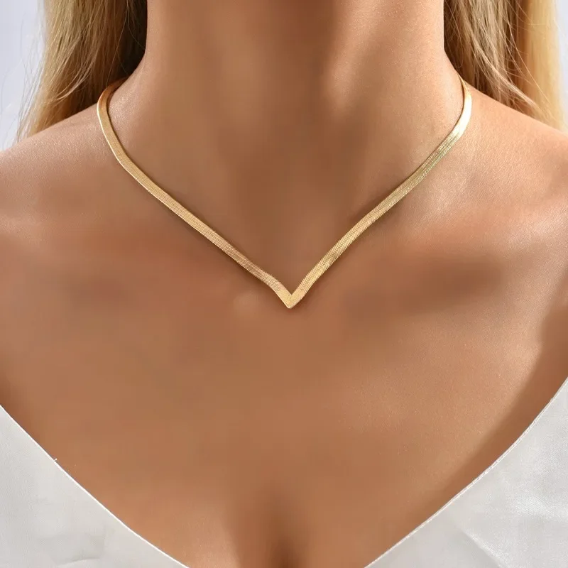 Collier ras du cou à chevrons pour femme, bijoux à breloques, collier de cou plat, cadeau de fête, mode coréenne, salle de fête, 2023
