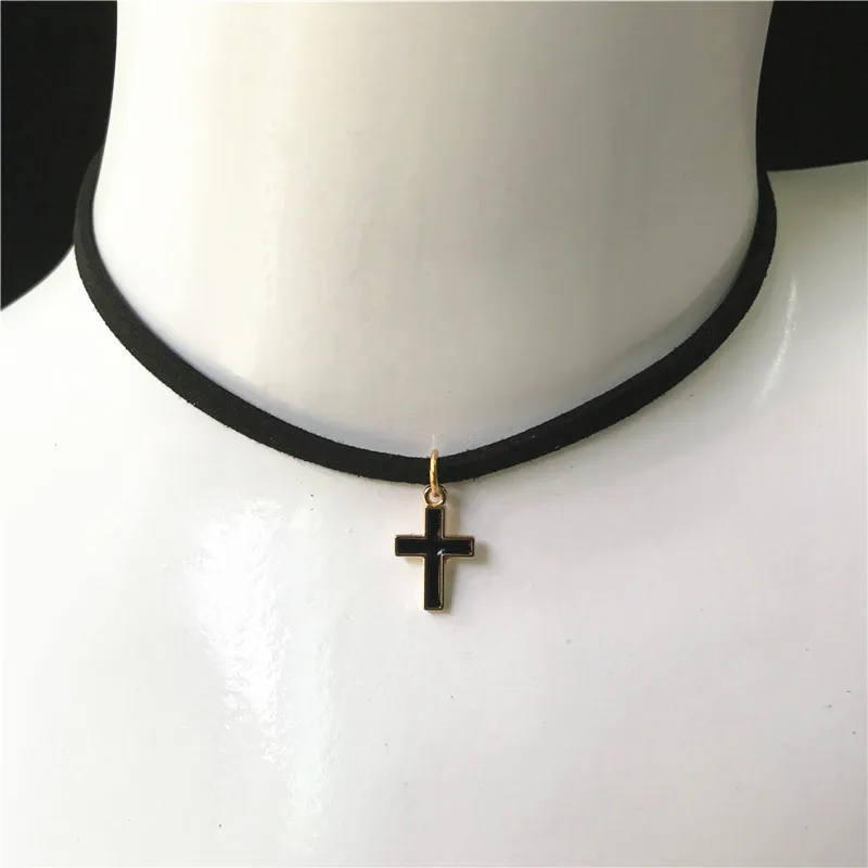 Collier ras du cou gothique rétro pour femme, collier en velours noir punk, pendentif croix courte, bijoux de collier, cadeaux Bijoux, vente en gros