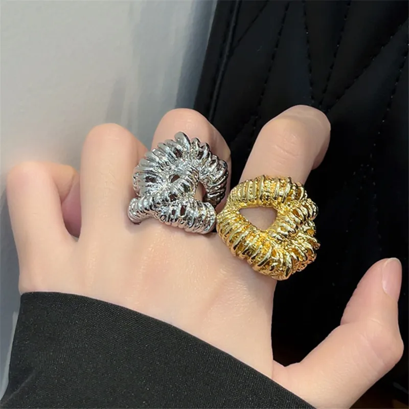 XIALUOKE Vintage Hyperbole irrégulière métal lave texturé anneaux ouverts pour les femmes européen américain Chic exquis bijoux de fête
