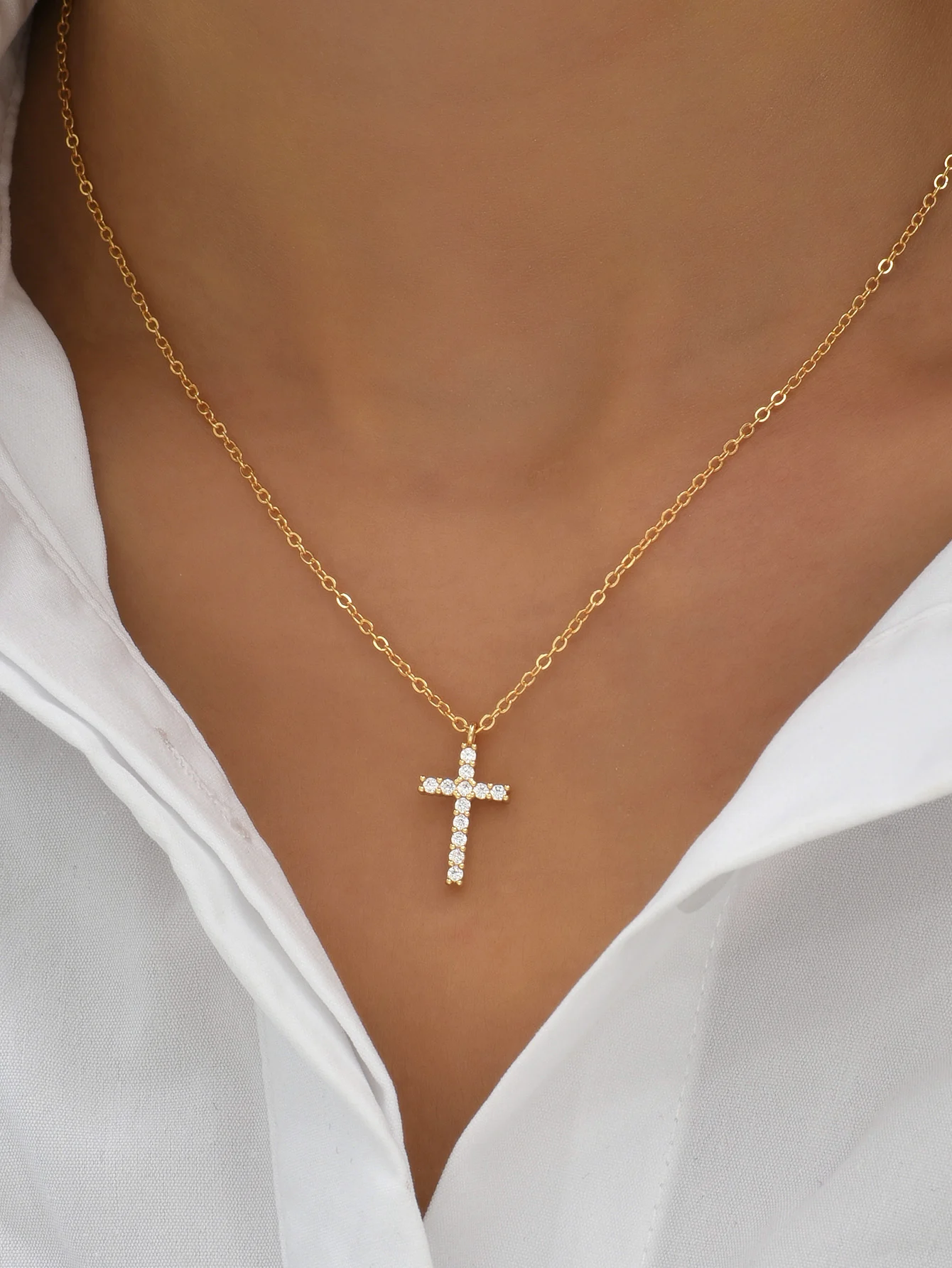 Collier pendentif croix incrusté de Zircon pour femmes, bijoux à la mode, couleur or, longue chaîne de clavicule, nouvelle collection