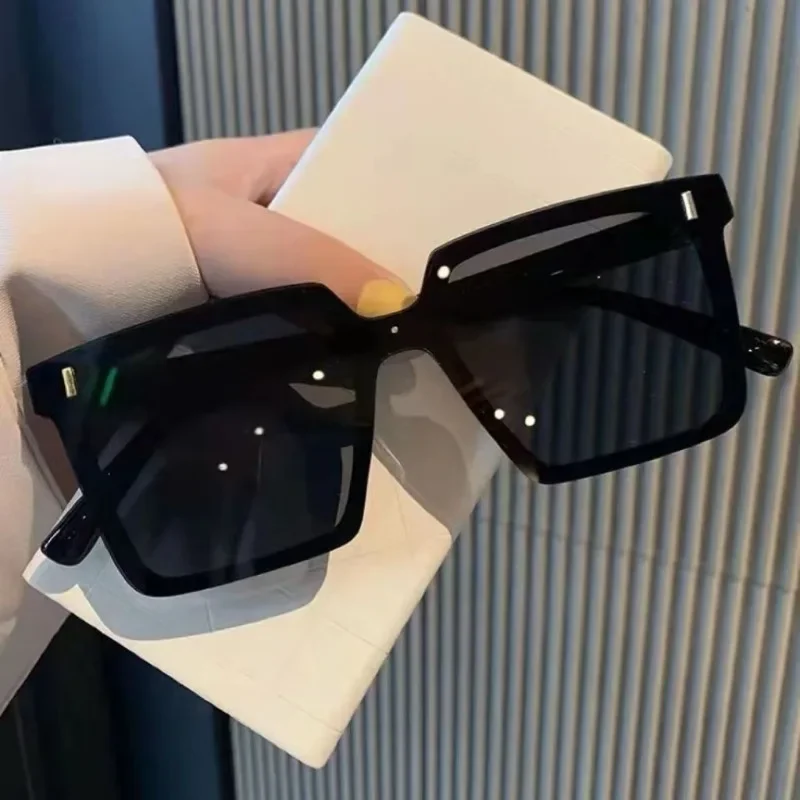 Lunettes de soleil carrées à ongles de riz pour hommes et femmes, lunettes de soleil tendance, grand cadre avec lentilles intégrées, protection UV, voyage, été, mode
